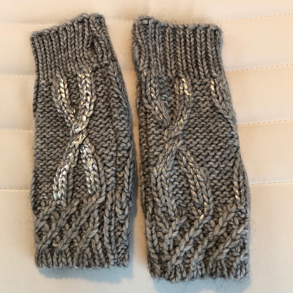 Fingerless gloves